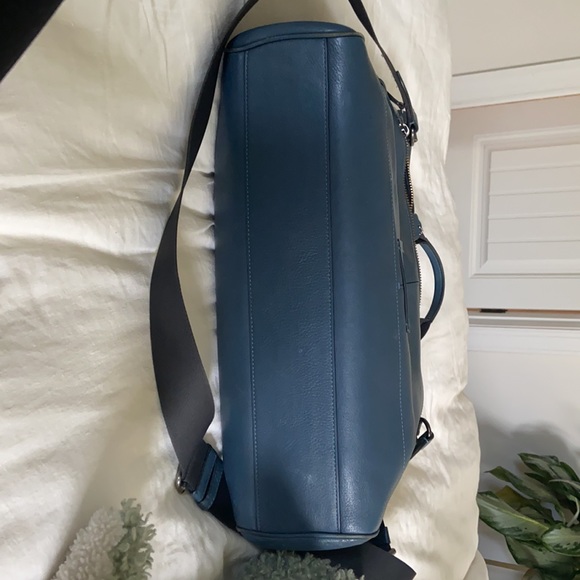 Authentic Coach Hudson Messenger Bag - Picture 8 of 10